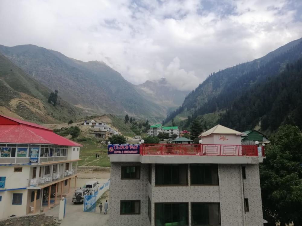 Cloud Way Hotel Naran Esterno foto